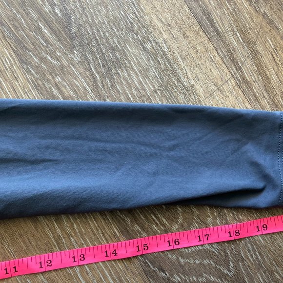 Billabong Women's Gray Long Sleeve Size M Surf Rash guard - Picture 8 of 8